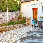 Vacation Grill & Chill With 350m2 Garden With Bbq Apartament *