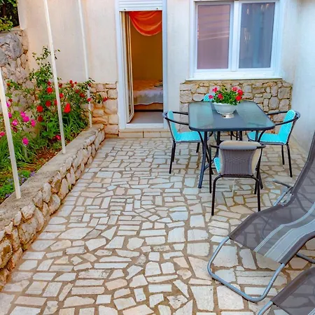 Vacation Grill & Chill With 350m2 Garden With Bbq Novi Vinodolski
